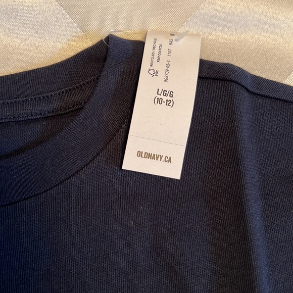 Brand new with tags 5-youth old navy - Picture 2 of 4